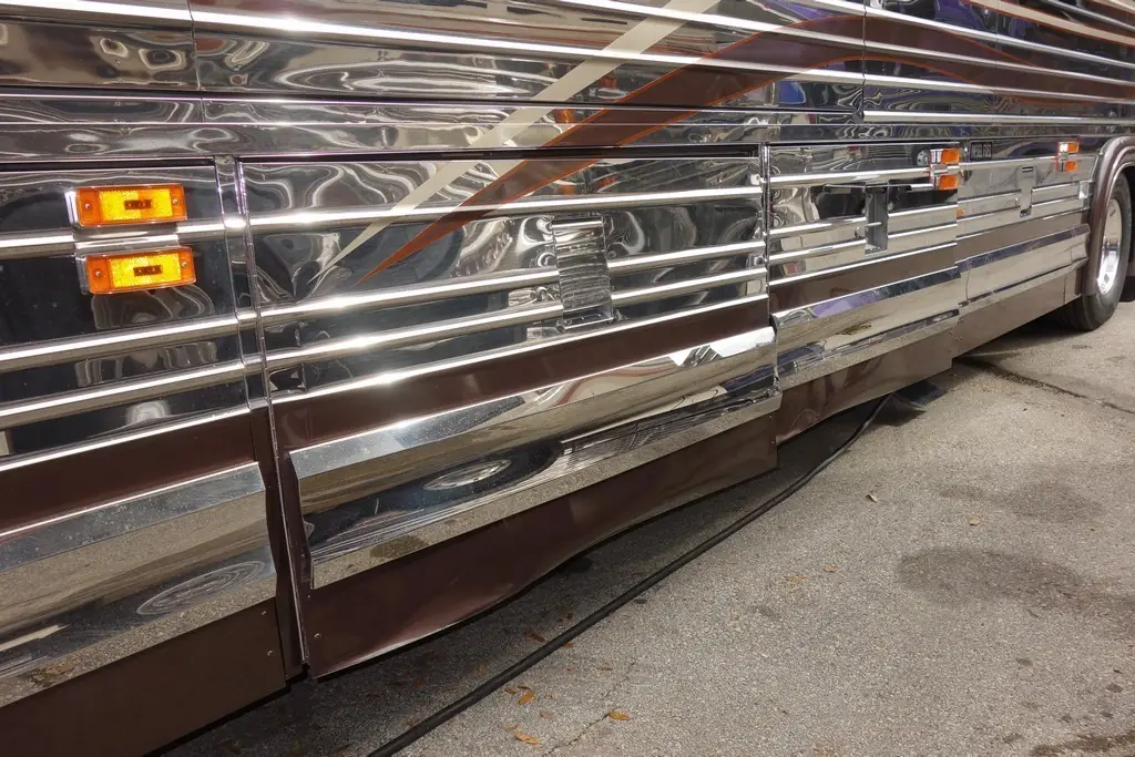 2003 Prevost Marathon XL II collision damage repaired by Excalibur Coach