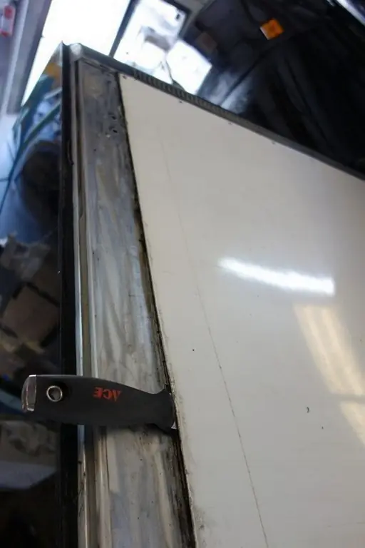Loose roof panel on a Prevost XL II salon slide-out, the cause of water intrusion