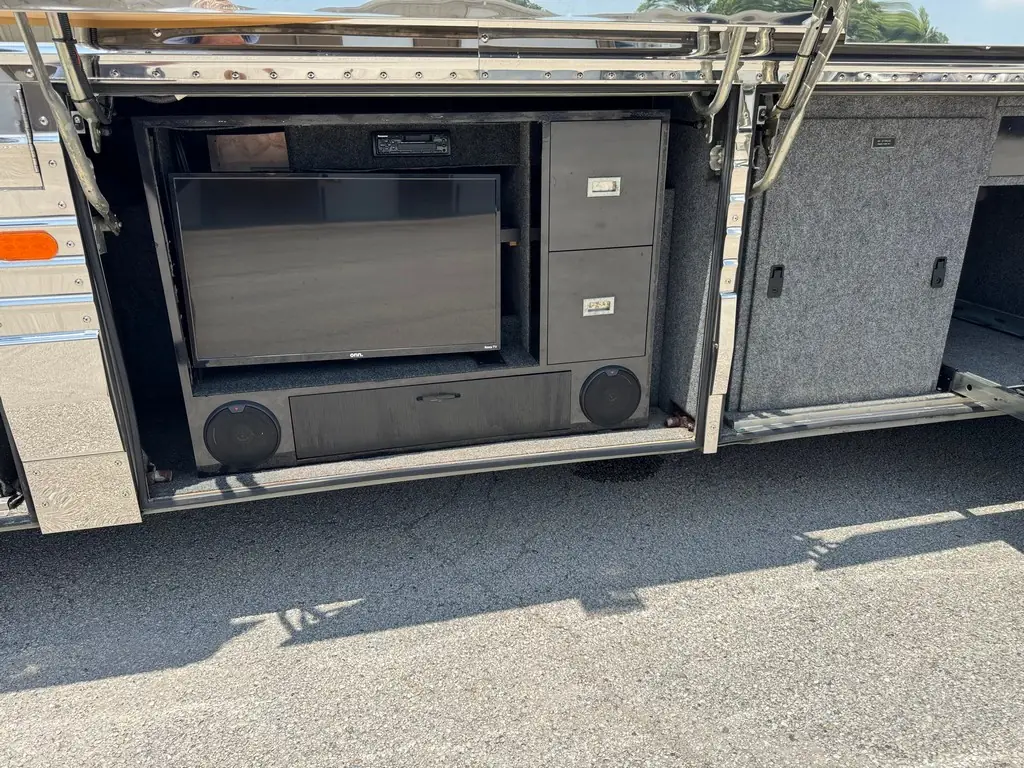 Equipment bay of the 1999 Vogue Prevost XL