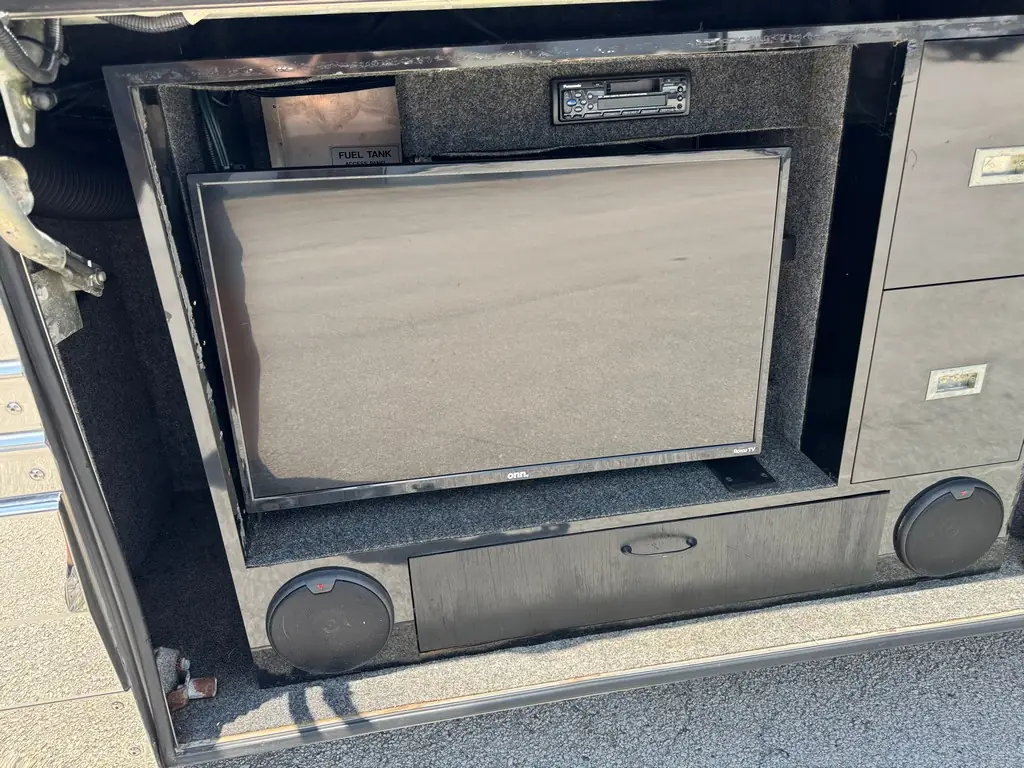 Generator bay of the 1999 Vogue Prevost XL