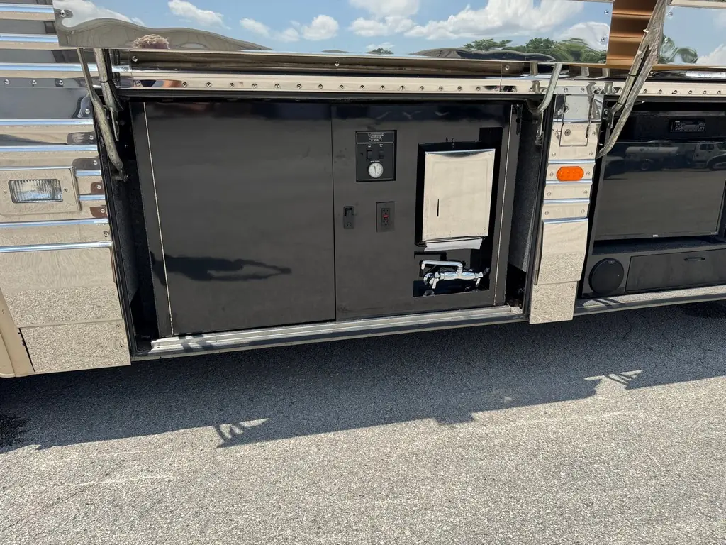 Electrical and utility bay of the 1999 Vogue Prevost XL